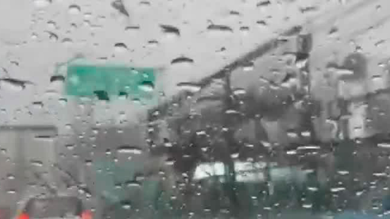 Fuertes lluvias e intensas granizadas azotan Ecatepec, Estado de México