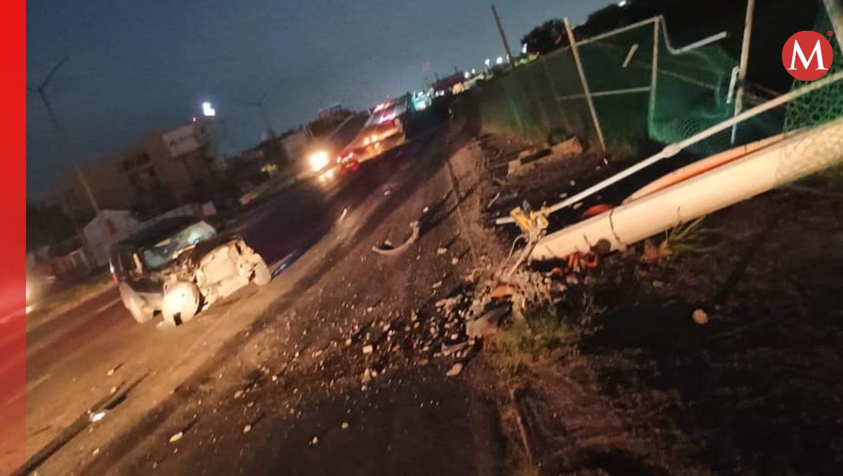 Camioneta choca contra poste en Tampico