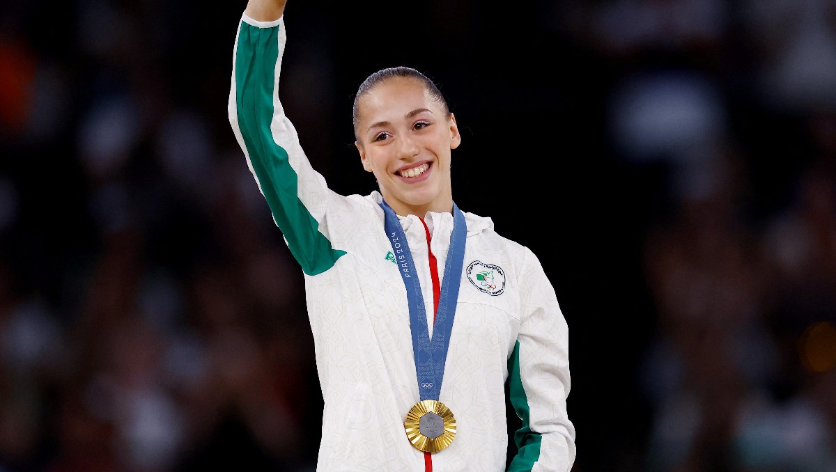 Kaylia Nemour gana histórica medalla de oro para África en la gimnasia de París 2024 (Reuters)