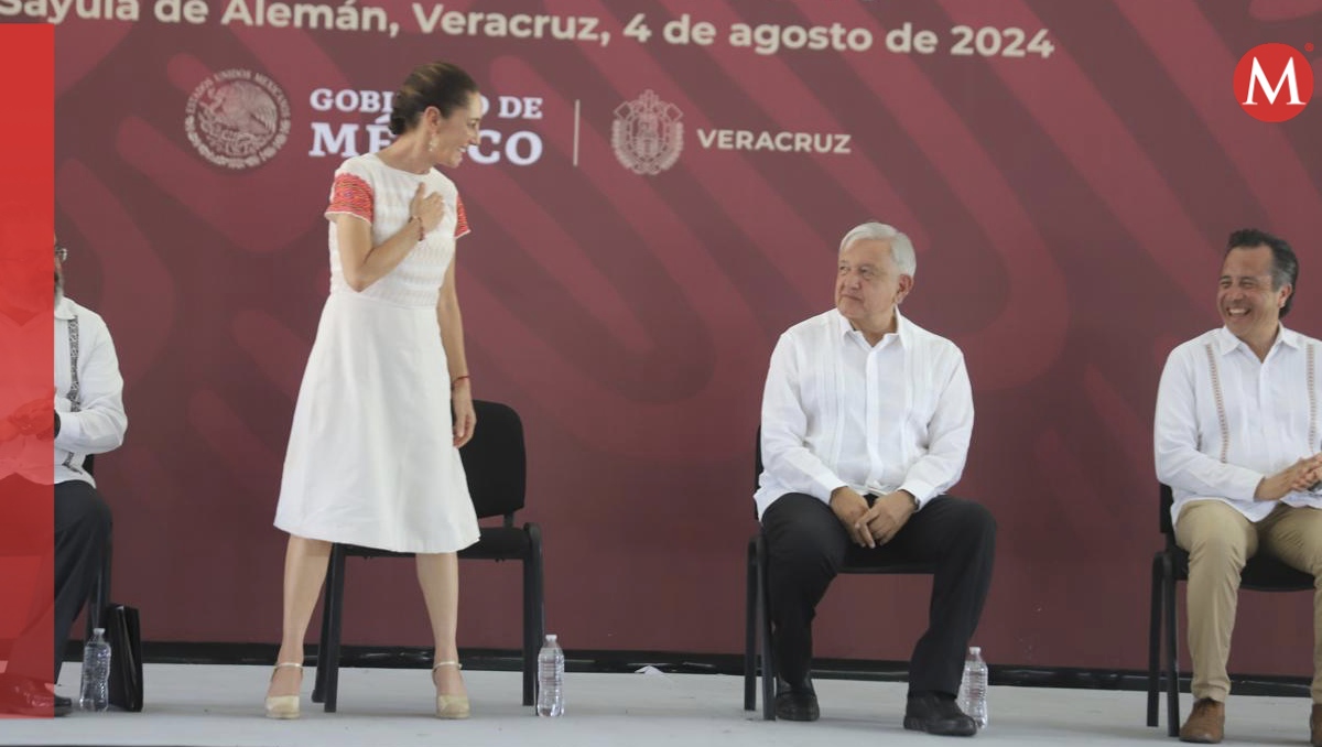 El Presidente y la próxima presidenta durante la inauguración de la Carretera Acayucan-La Ventosa. | Jorge Carballo
