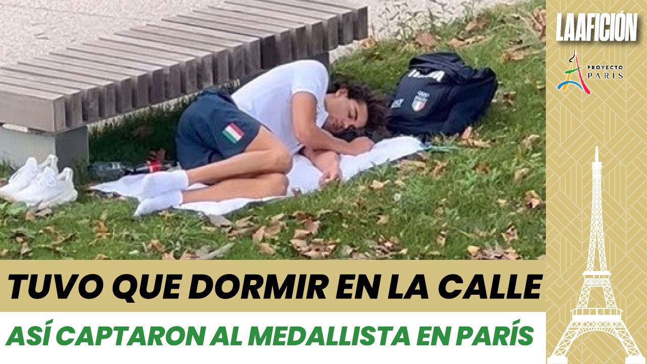 Captan a Thomas Ceccon, campeón olímpico, dormido en un parque de París