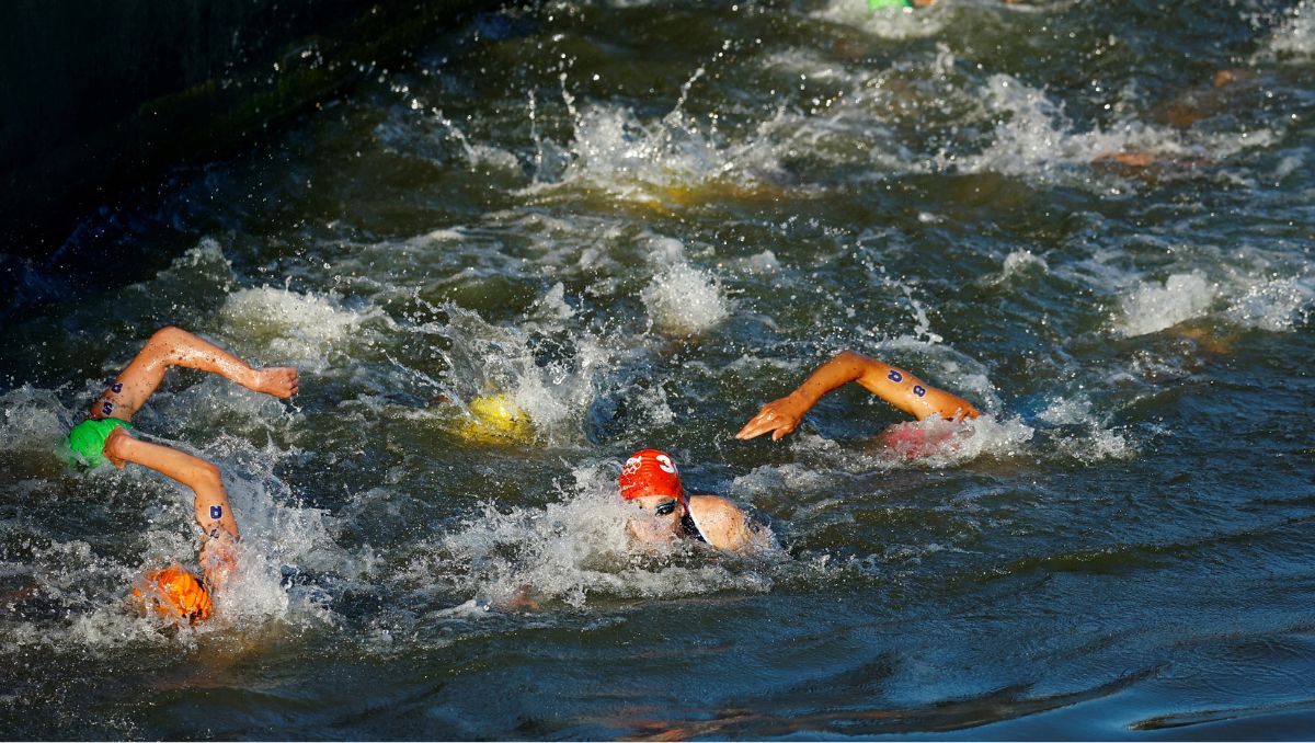 La semana pasada se llevó a cabo el triatlón femenil en el Río Sena | Foto: Reuters