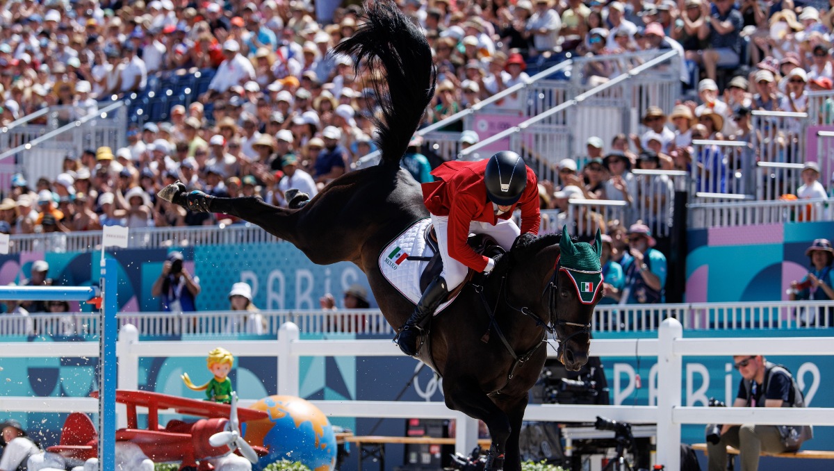 Andrés Azcárraga sufre aparatosa caída y es eliminado en la final de salto individual en París 2024 (EFE)