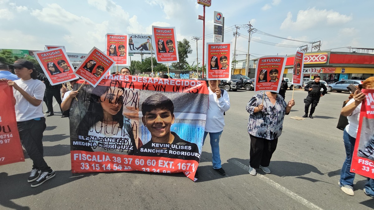 Familia de Kevin Ulises se manifiesta en carretera a Chapala (Juan Carlos Munguía)
