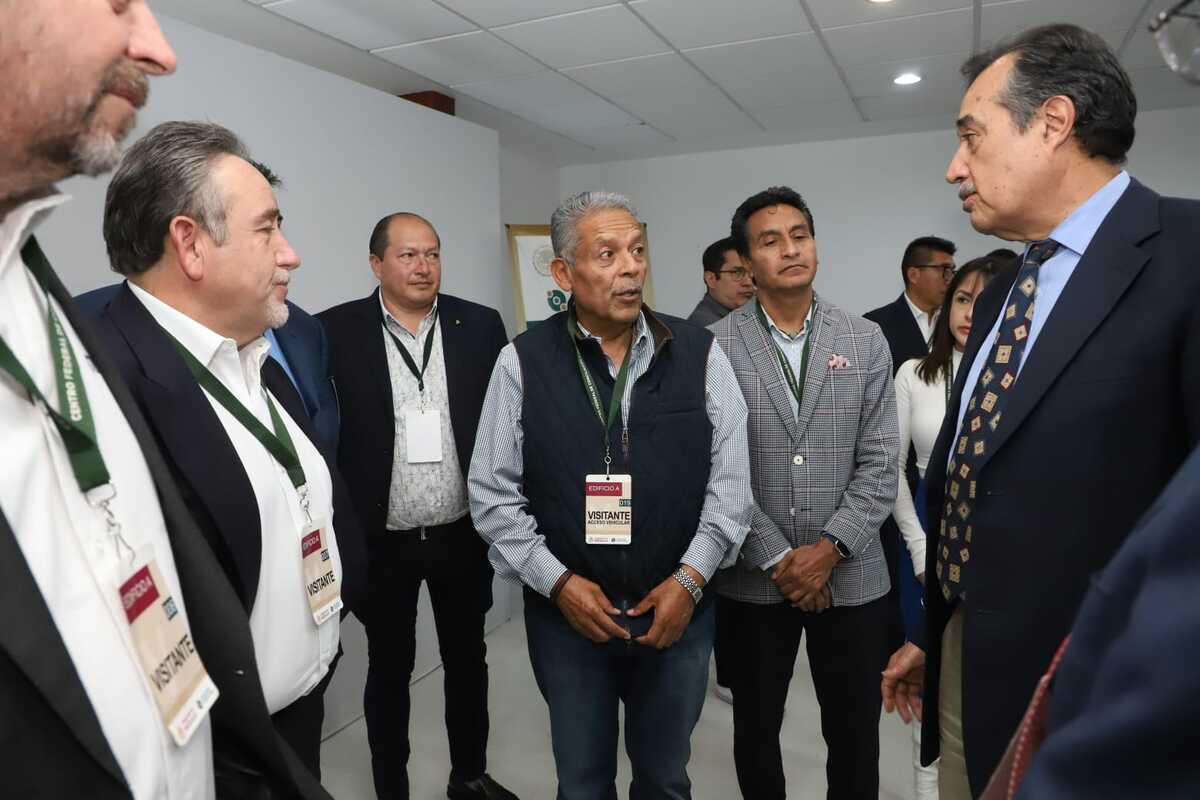 Pirelli y sindicato firman acuerdo para armonizar beneficios de Contrato Colectivo y Ley. | Foto: Jesús Quintanar
