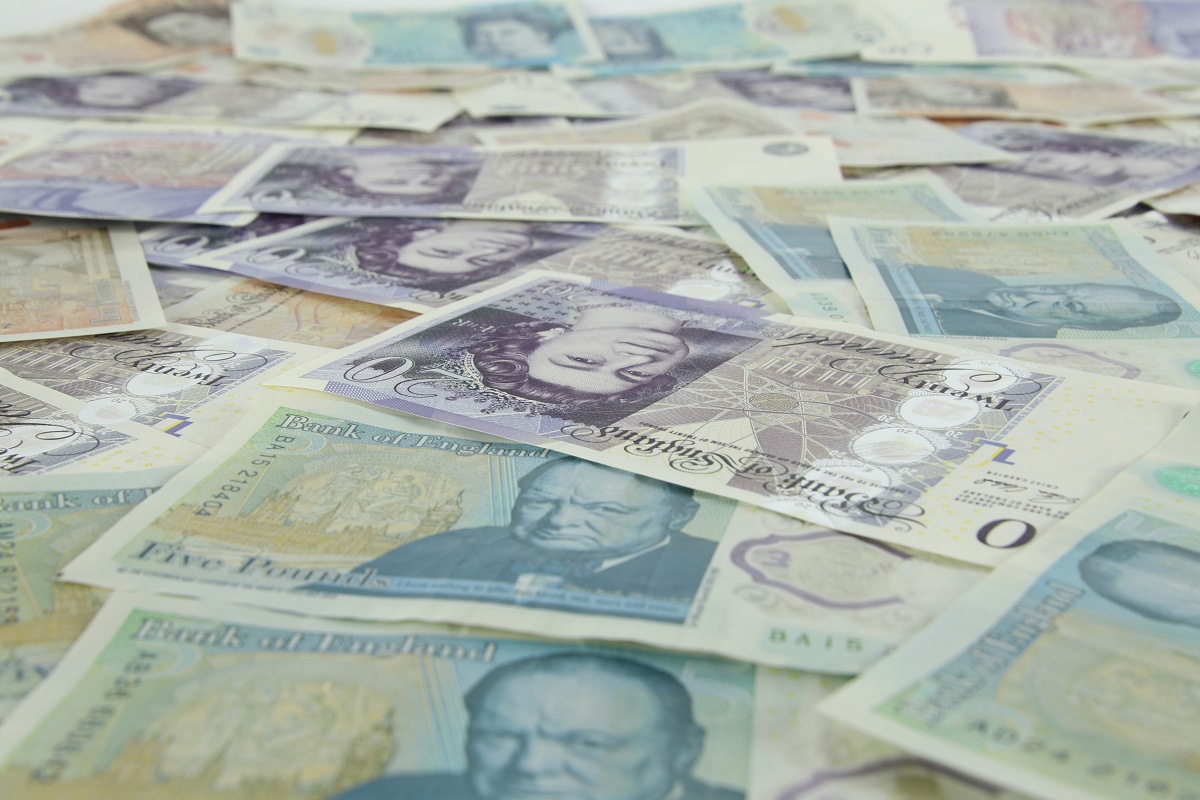 El BoE puede bajar 25 puntos básicos con una votación 7-2 que llevaría a la libra en el Forex trading a las 1,2650 unidades frente al dólar. /Unsplash