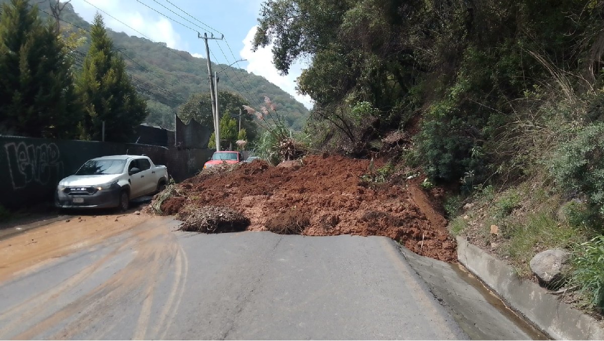 El deslave obstruyó la carretera Huixquilucan-Naucalpan. Foto: (Especial)