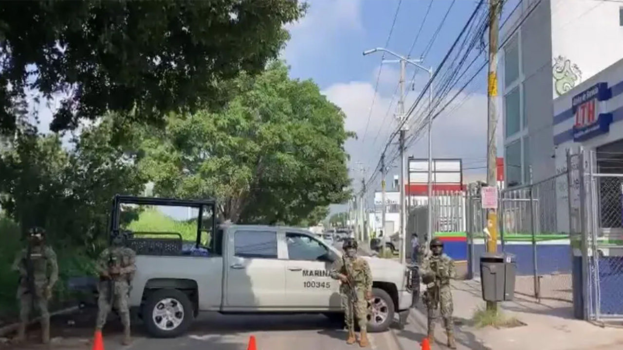 Fuerzas armadas aseguran arsenal y detienen a traficantes de armas en Querétaro