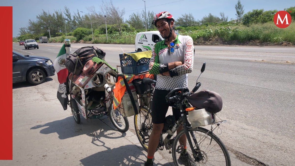 Jesús Lomelí, hombre que recorre México en bicicleta. (Pablo Reyes)