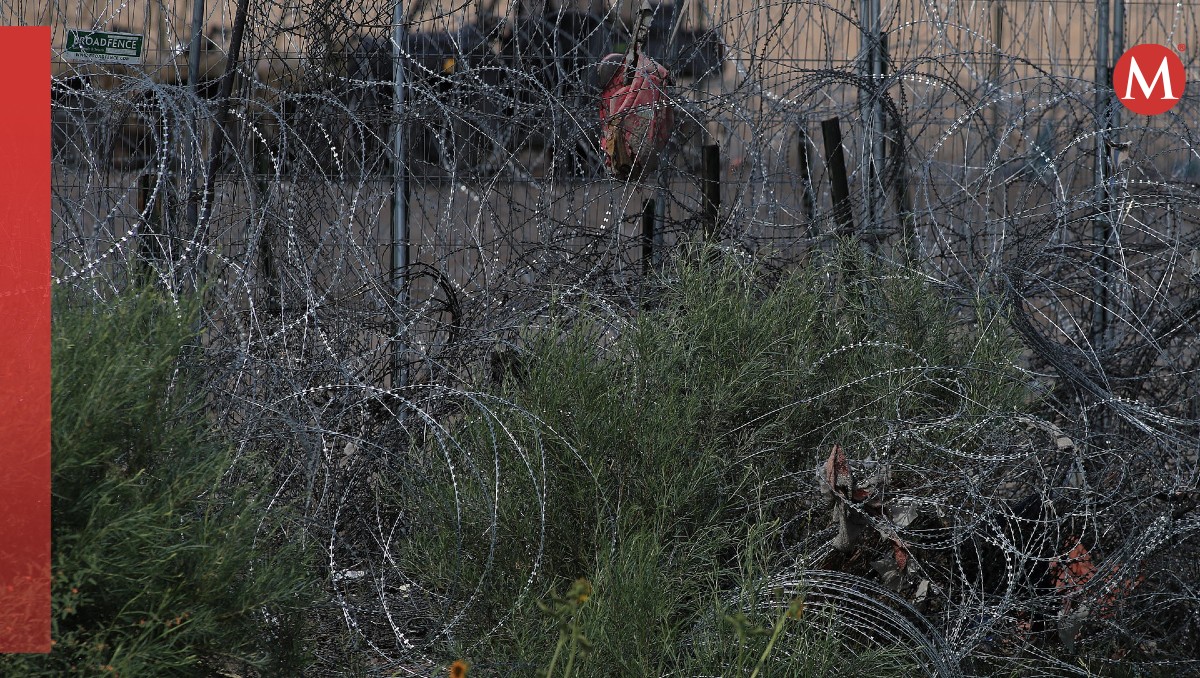 El plan "estrella solitaria" incluye boyas y alambre de púas en la frontera. | EFE