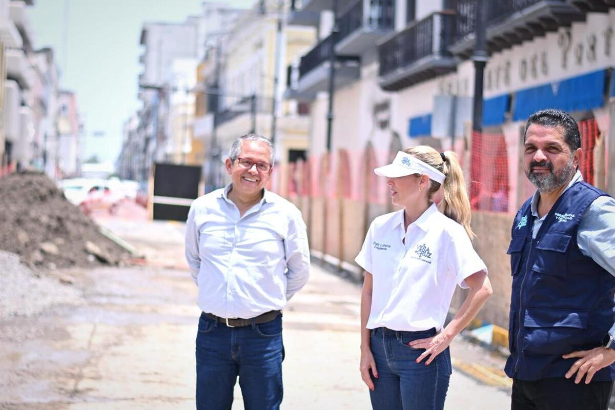 La alcaldesa Patricia Lobeira observó el avance en las obras del Centro Histórico de Veracruz. | Especial