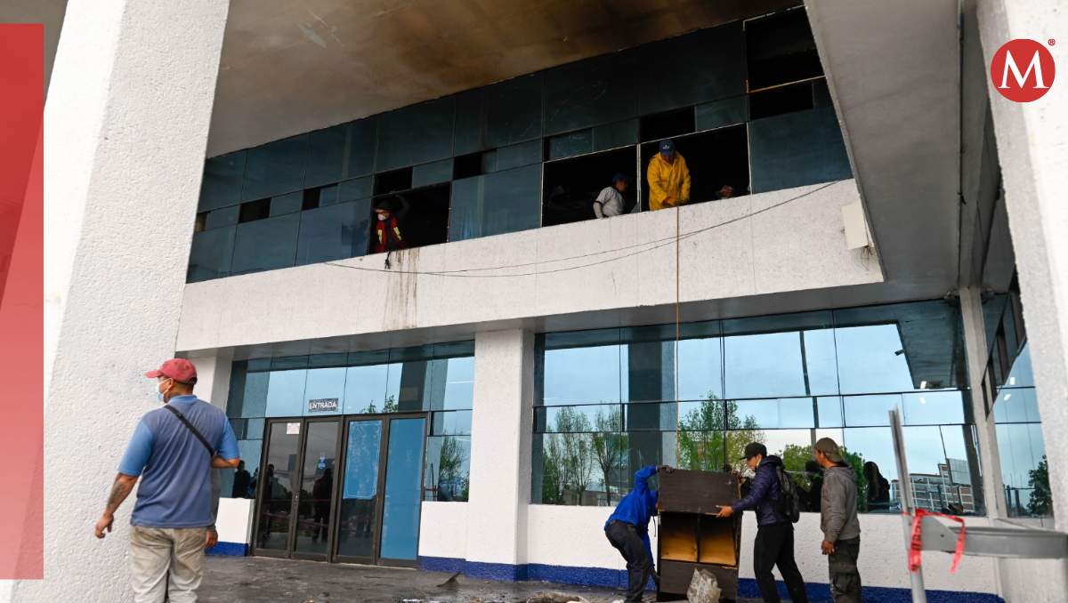 El incendio afecto a la secretaria del ayuntamiento de Naucalpan y otras áreas del primer piso. Especial