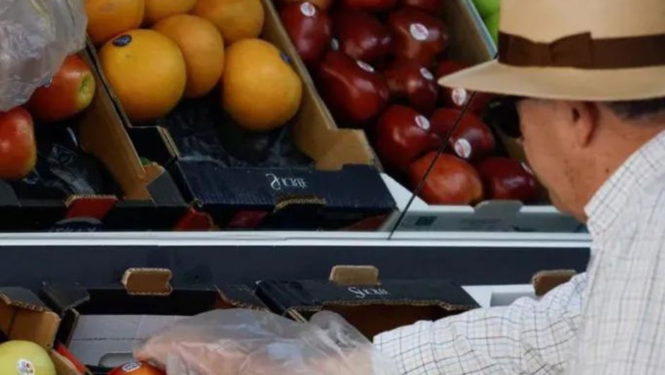 Inflación en México aumentó a 5.57% en julio, aumentando el costo del jitomate, según Inegi