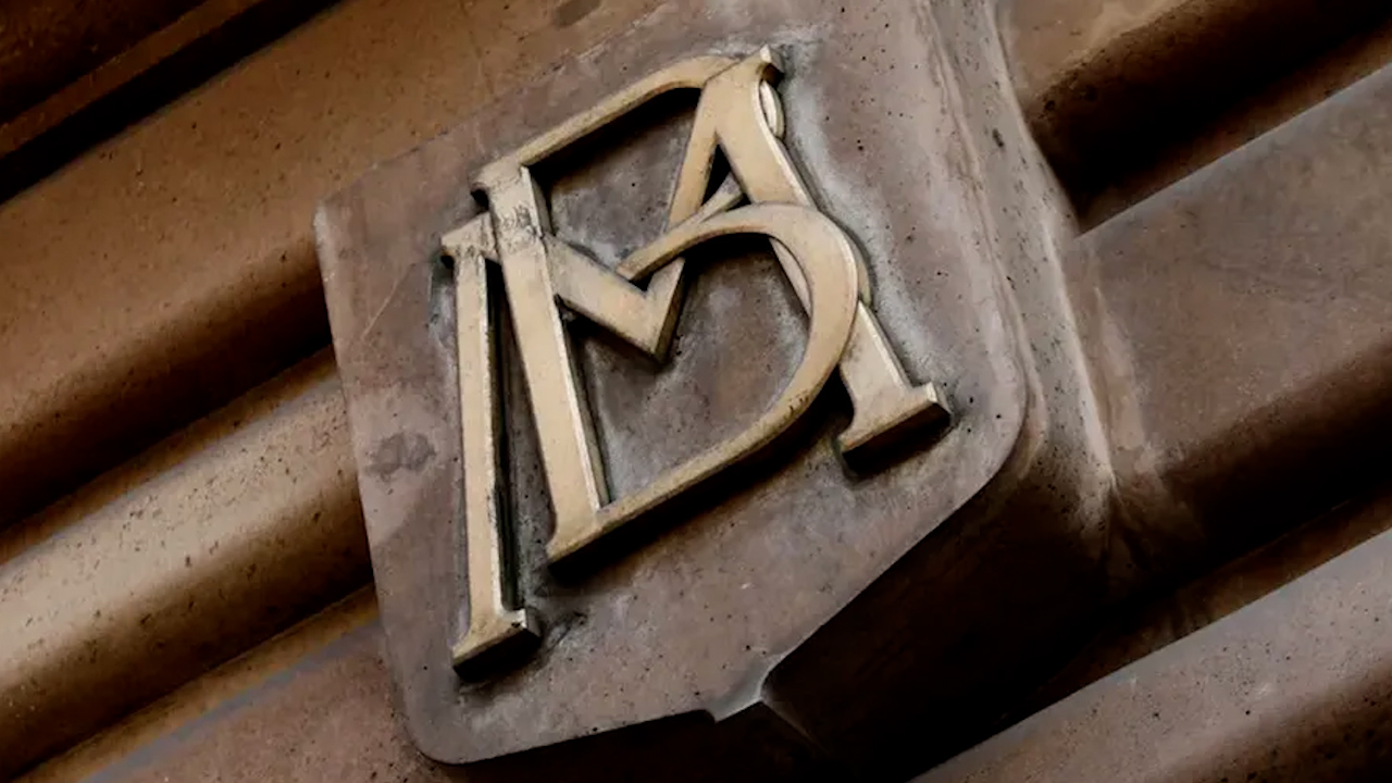 Pese a inflación, Banxico recorta su tasa de interés a 10.75%