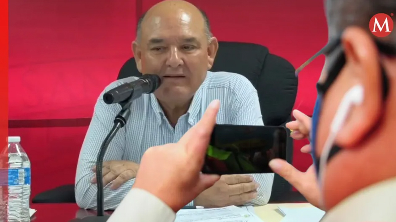 Alcalde Santos González expulsa a reportero por cuestionar la transparencia de su administración