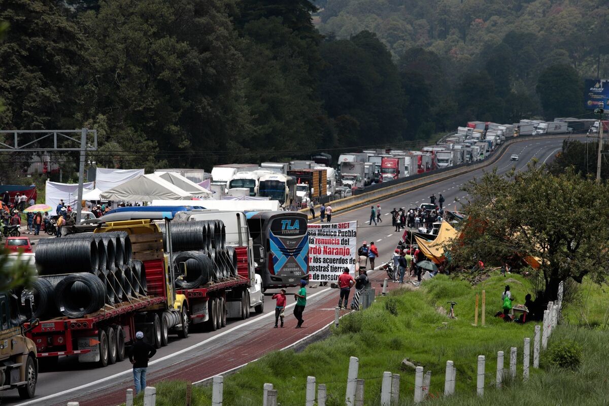 Bloqueo en la carretera México-Puebla. | Cuartoscuro