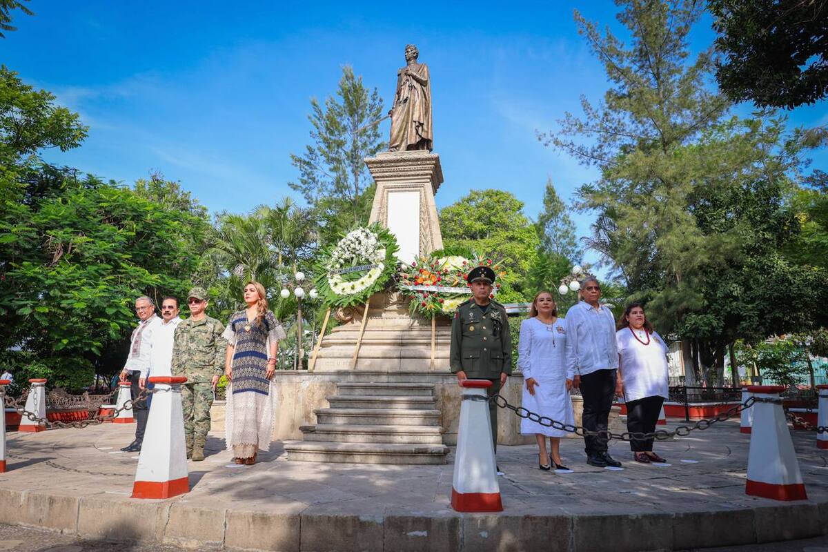 Salgado Pineda conmemora el 242 Aniversario del Natalicio del General Vicente Guerrero.
