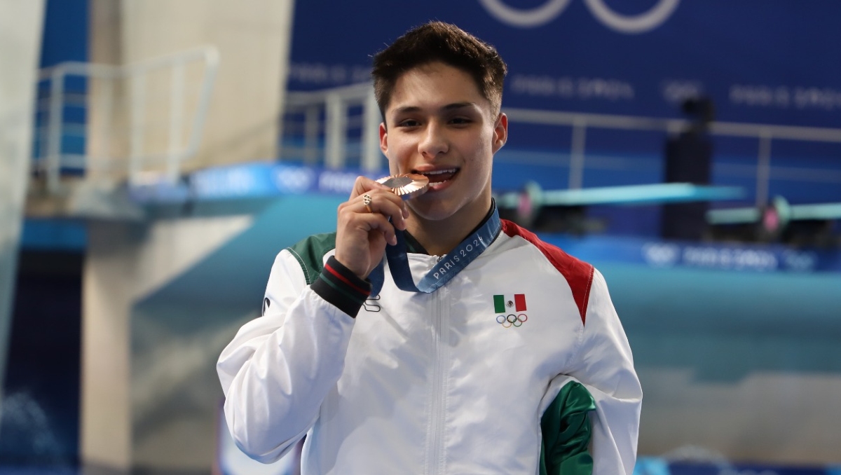¿Por qué los atletas muerden sus medallas en los Juegos Olímpicos? (Santiago Chaparro / Multimedios)