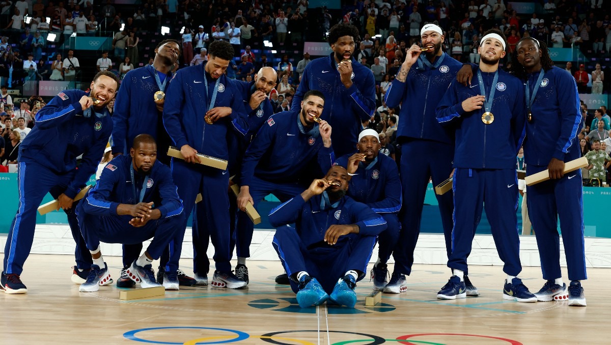 El Dream Team vence a Francia liderada por el novato Wembayama en París 2024 (Reuters)
