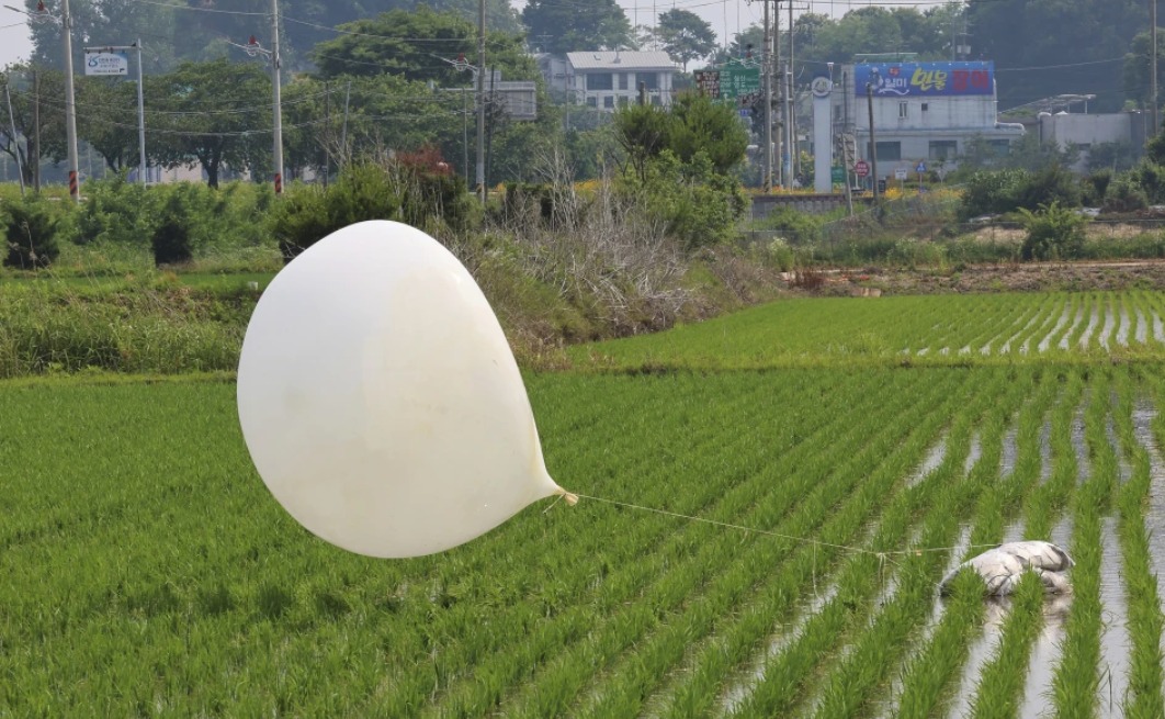 Globos con basura llegan a Corea del Sur. (Foto: AP)