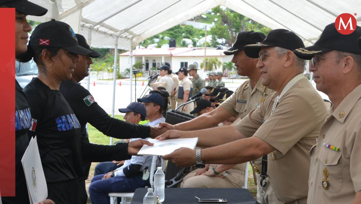Elementos de la Semar reciben sus diplomas (Semar)
