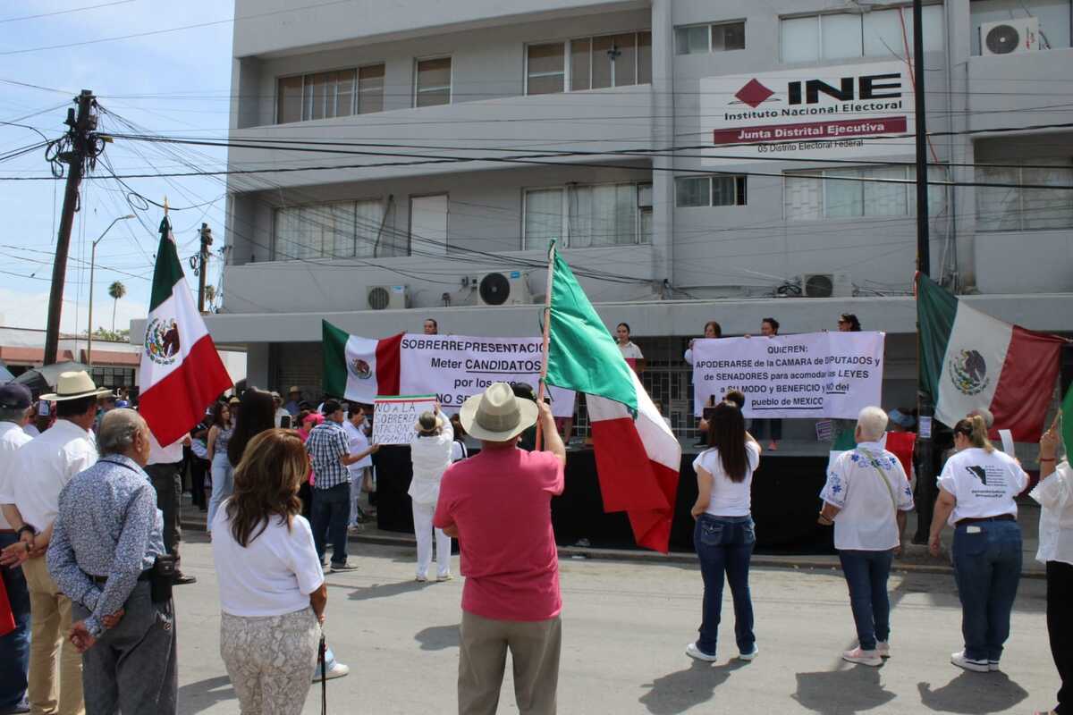 Manifestación por sobrerrepresentación legislativa. | Roberto Amaya