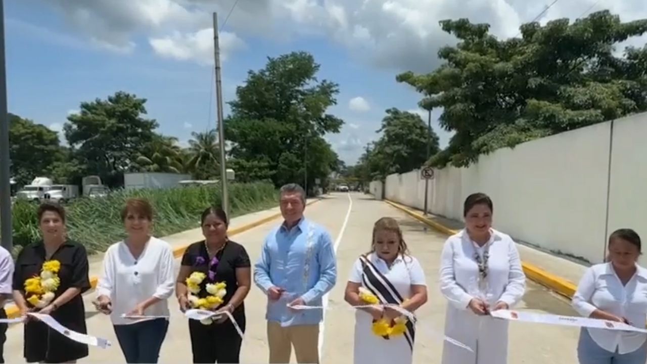 Rutilio Escandón inaugura pavimentación de calles en Ciudad Hidalgo, Chiapas
