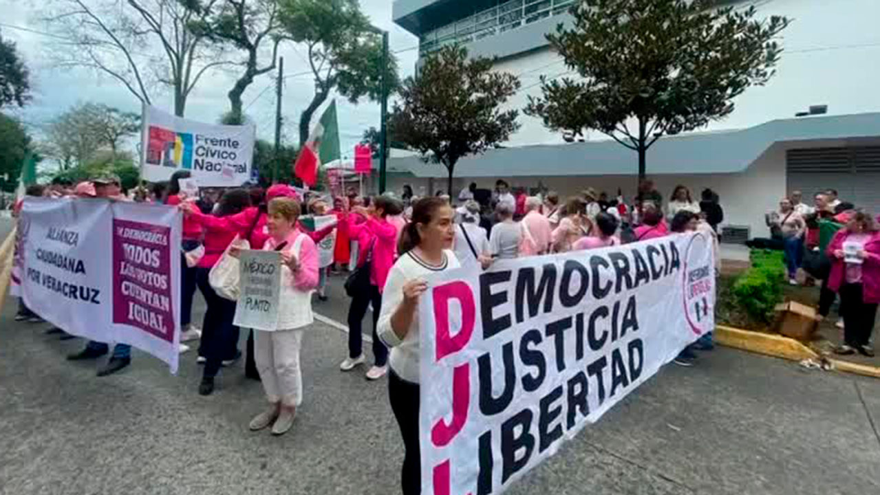 En Veracruz, ciudadanos se manifestaron debido a la presunta sobrerrepresentación de Morena