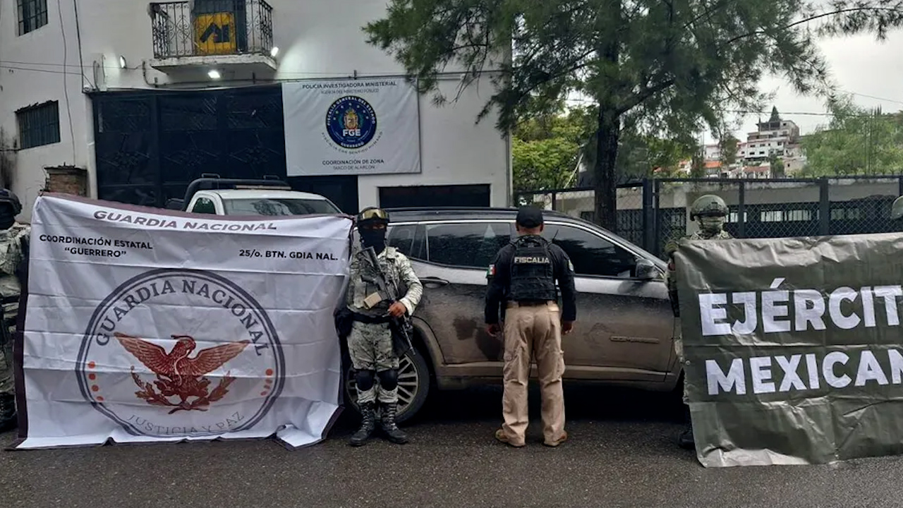 Aseguran más de 700 cartuchos útiles, un arma larga y equipo táctico en Taxco de Alarcón