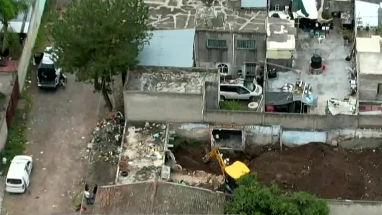 Aumentan a 50 las bolsas con restos humanos halladas en fosa clandestina de Zapopan