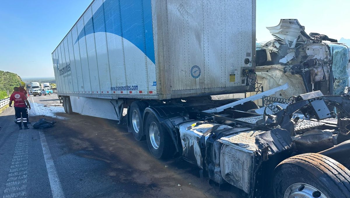 Choque afecta vialidad en la autopista Monterrey-Laredo. Foto: Especial.