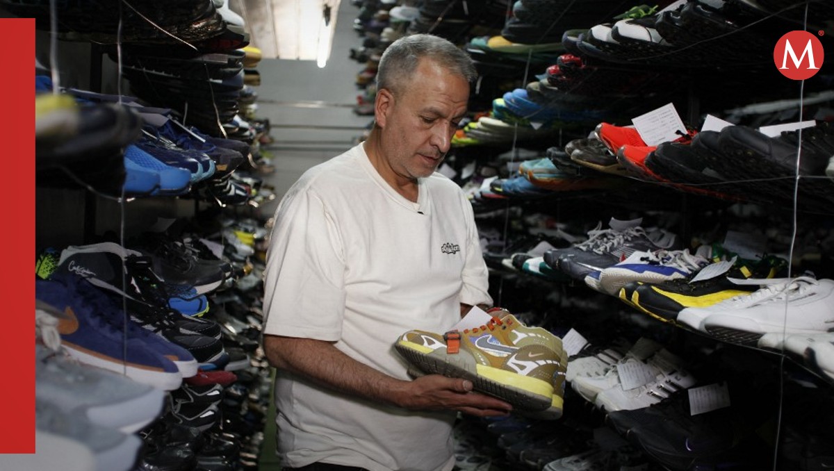 Esteban Del Hierro es un hombre de Ecuador muy apasionado por los 'sneakers' | Foto: AFP