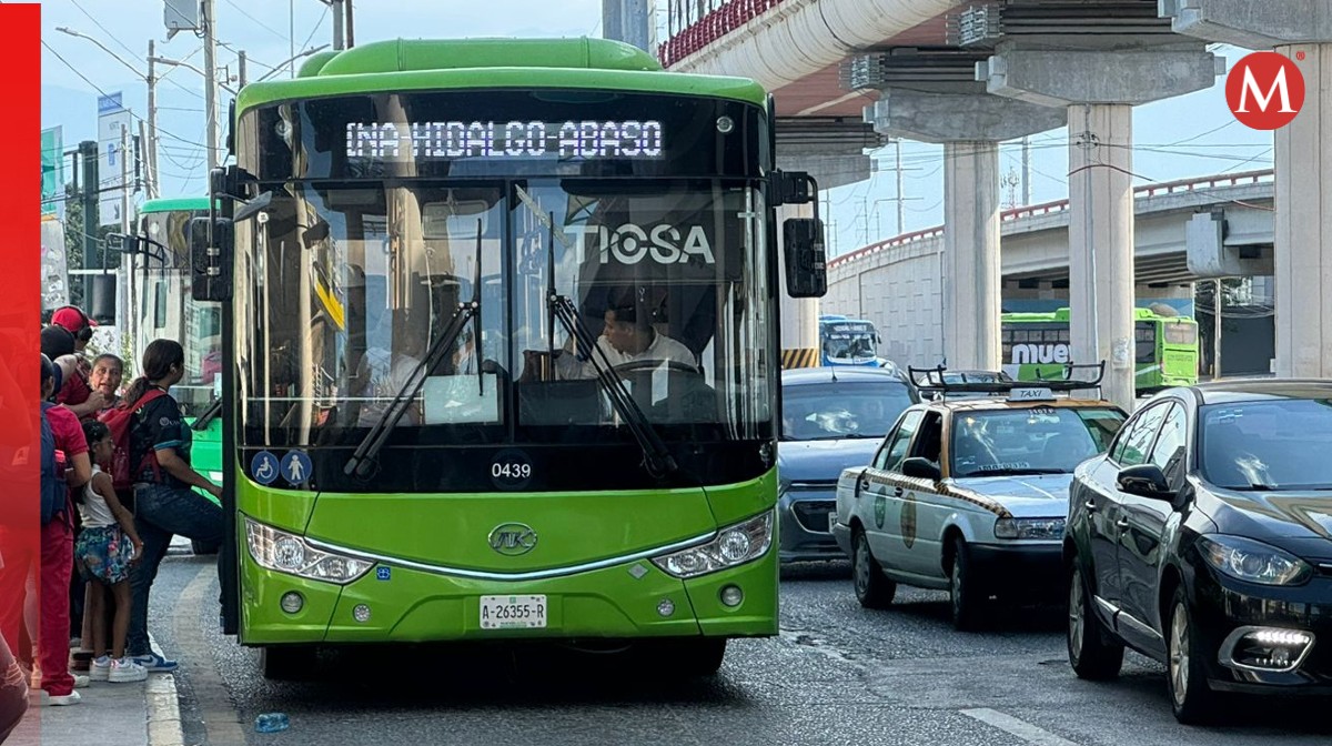 Sondeo realizado en el transporte público de Monterrey. Foto: Marcela Cuevas