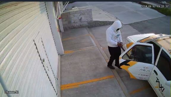Cámara de seguridad registra el asalto a cremería en Ixmiquilpan