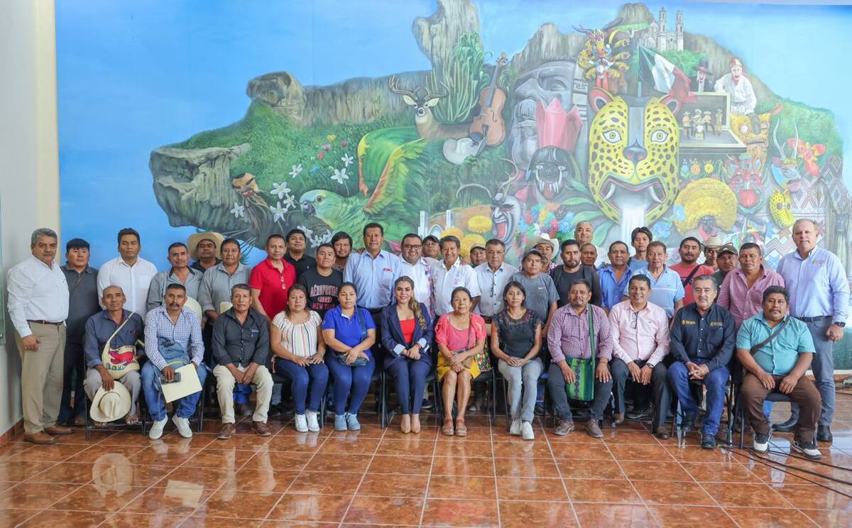 Evelyn Salgado gobernadora de Guerrero y pobladores de Altos Balsas / Cortesía