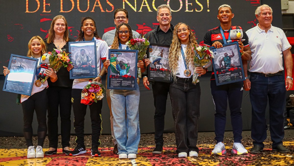 Homenaje a medallistas Olímpicos brasileños (@TimeFlamengo)