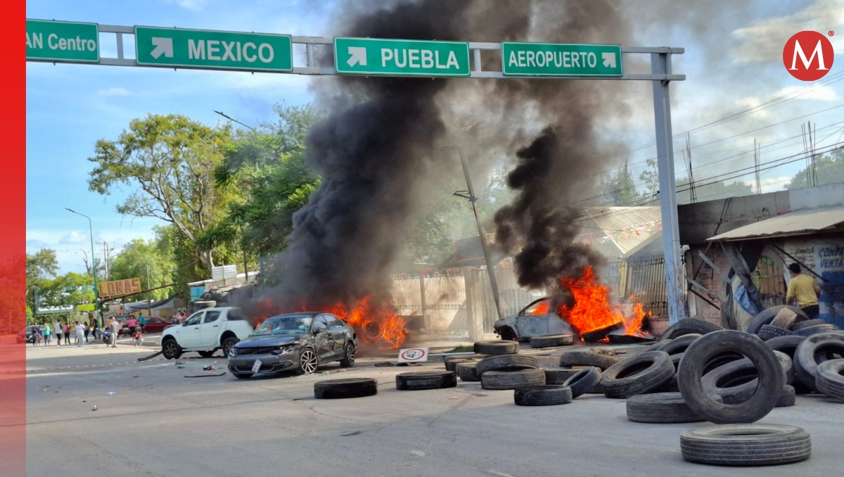 Incendian autos en protesta por presunto fraude en Tehuacán, Puebla | Especial
