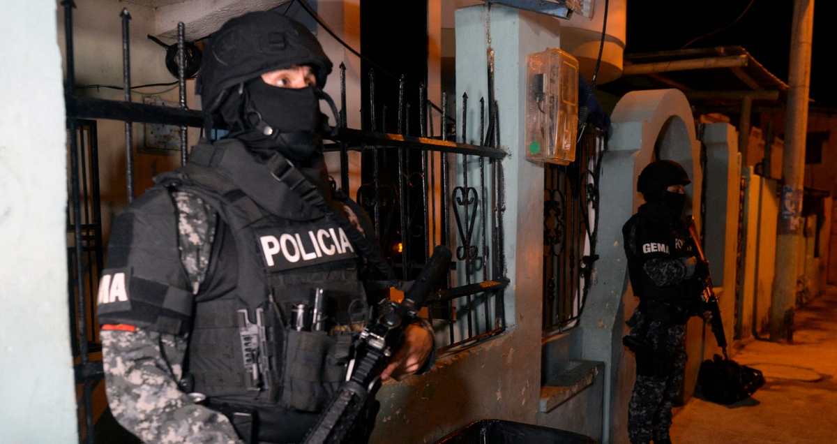 Narcos en Ecuador usaban ambulancias para traficar. | AFP