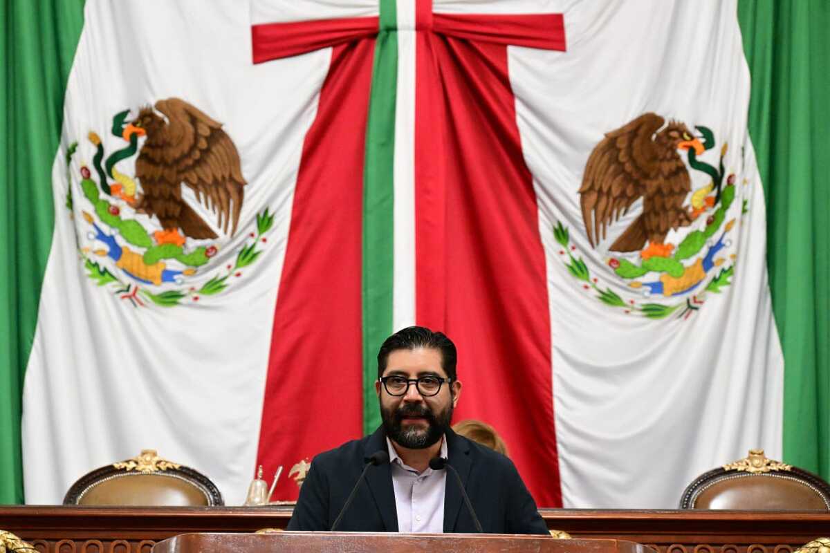 Royfid Torres, líder de MC, en tribuna del Congreso de la Ciudad de México. | Especial