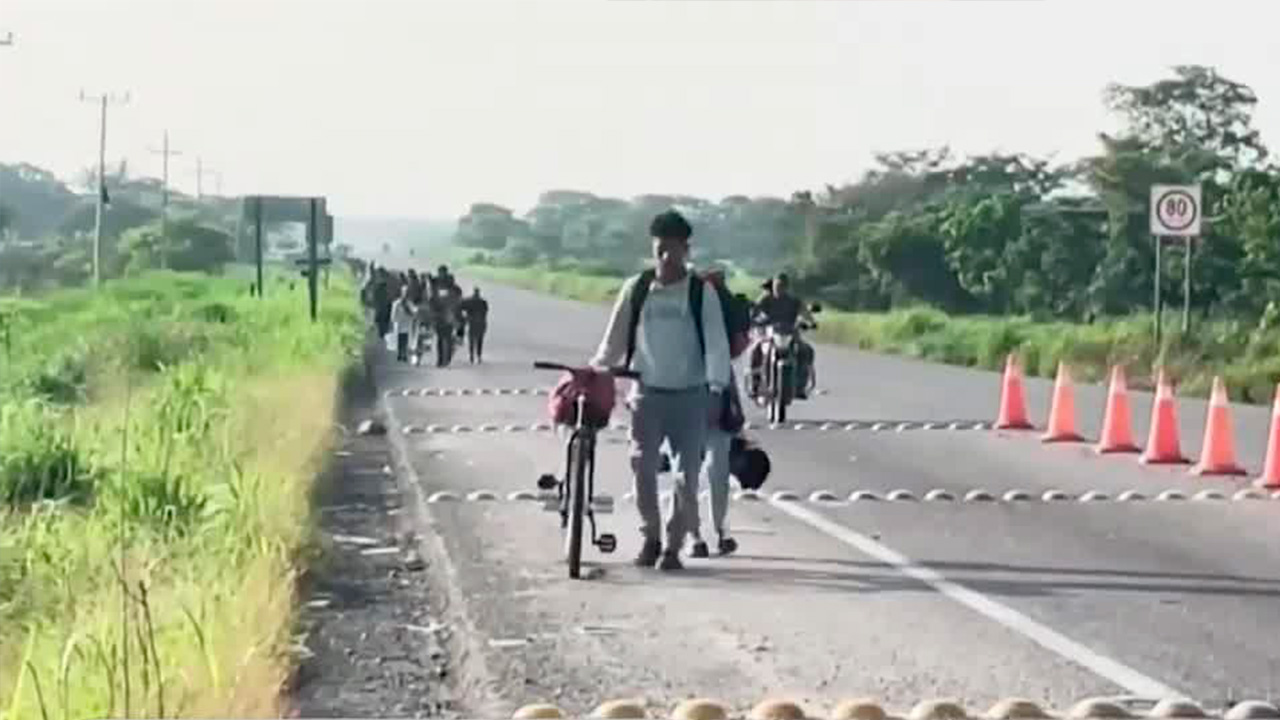 Caravana migrante "Jesucristo" cambia de ruta en busca de arribar a la capital oaxaqueña