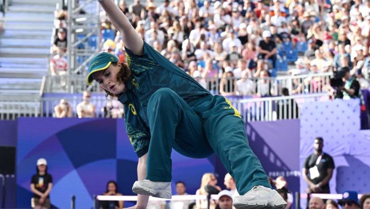 Competidora australiana de breaking en París 2024 rompe el silencio tras "devastadora" campaña de odio en su contra (AP)
