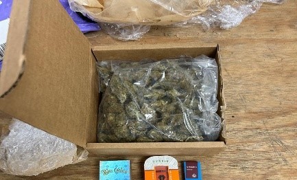 FGR decomisa paquetería cajas con mariguana y derivados / Especial