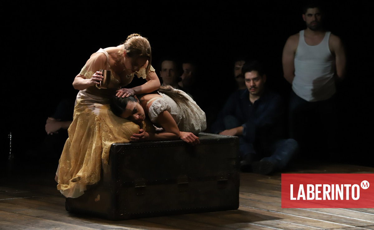 Puesta en escena de 'Un tranvía llamado Deseo', de Tennessee Williams, en el Teatro del Bosque Julio Castillo. (Foto: Jesús Quintanar)