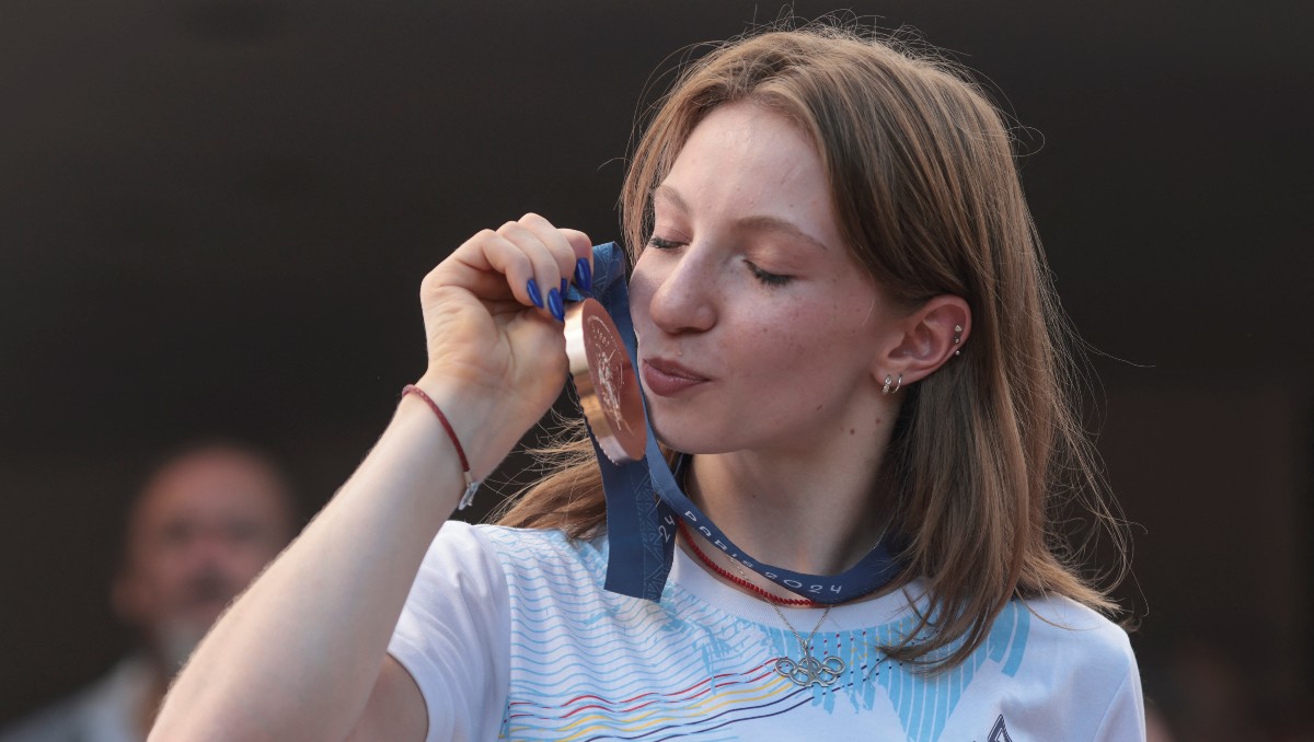 Ana Barbosu recibe la medalla de bronce tras polémica en París 2024 (Reuters)