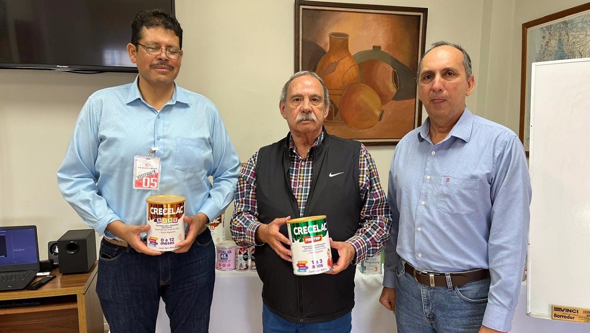 Autoridades asistentes a la firma de convenio. (cortesía)