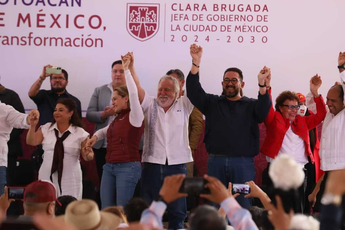 El encargado de la Fiscalía capitalina estuvo junto a Alejandro Encinas y Bertha Luján. | Foto: Octavio Hoyos