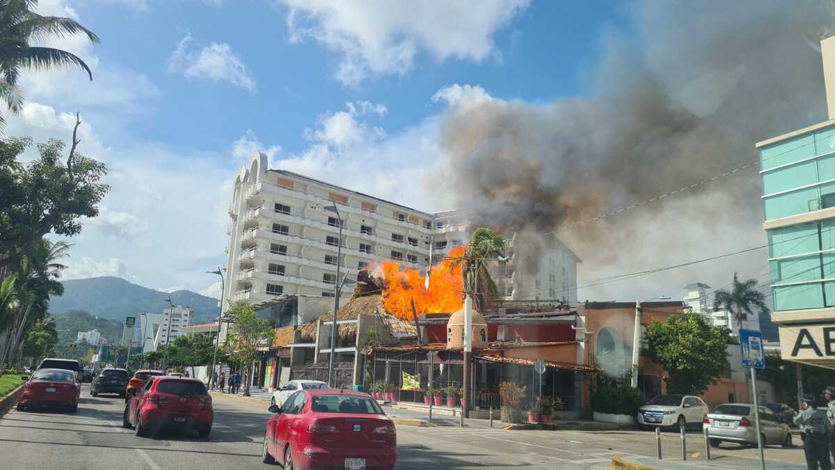 Incendio en el restaurante Pacos's, en la zona dorada de Acapulco / Especial