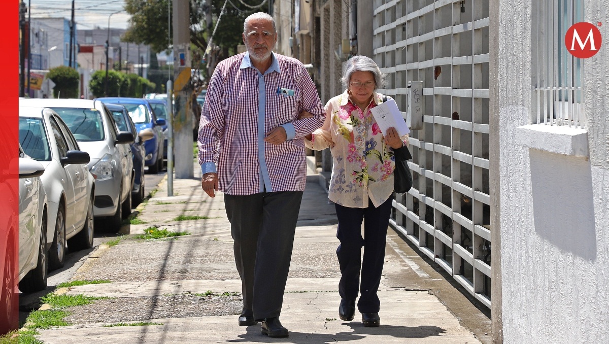 Pobreza, salarios bajos y salud, cruel realidad de ancianos en Puebla | Melanie Torres