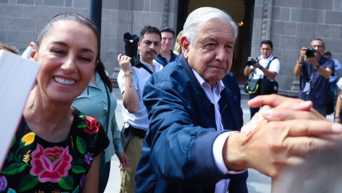 Claudia Sheinbaum y López Obrador firmando libros en Nuevo León | Jorge López