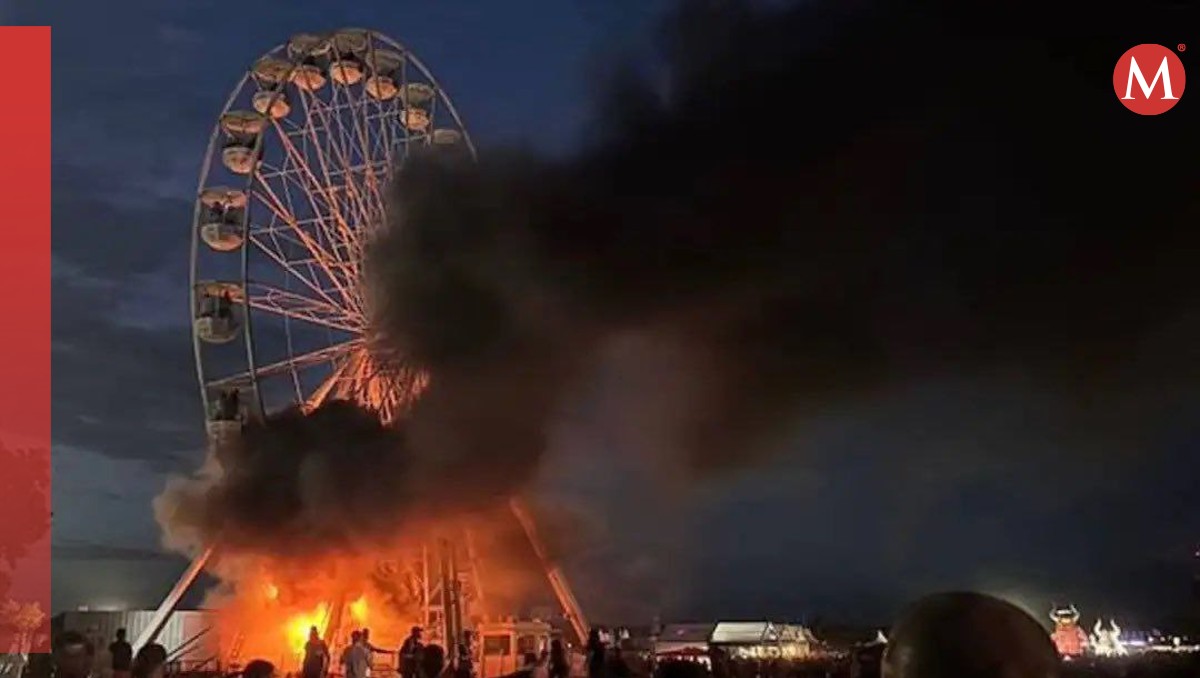 El incendio consumió dos se las góndolas de la rueda de la fortuna. | Especial
